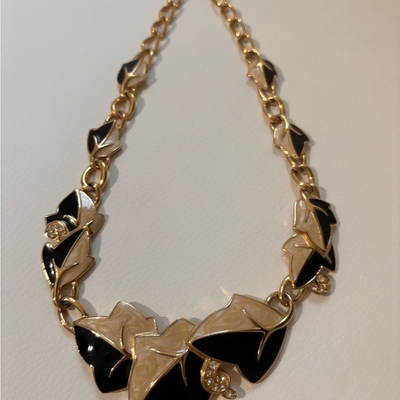 TRIFARI vintage Cream Satin Black Enamel LEAF  rhinestone Necklace - Picture 4 of 8
